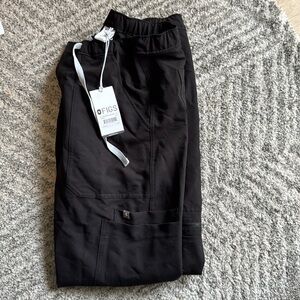Figs men’s black cargo pants size small